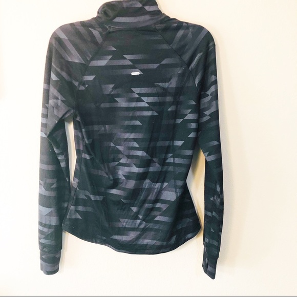 Old Navy | 3/4 Zip athletic pullover w/ thumb hole - Picture 3 of 5